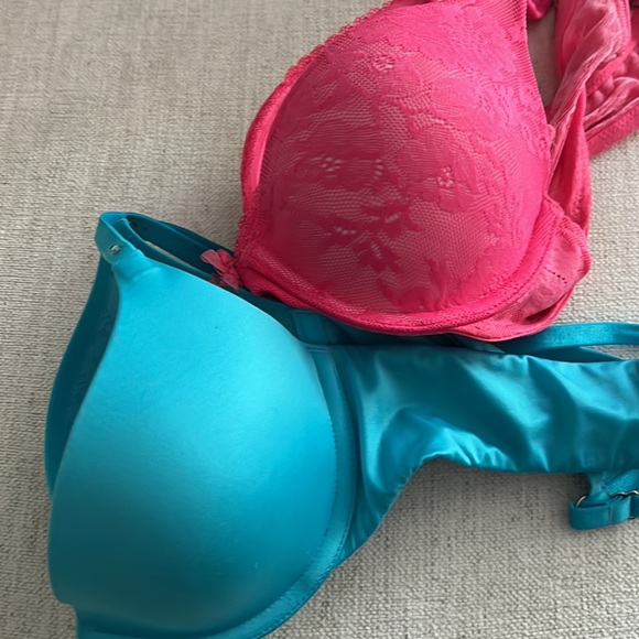 Like new!Set of 3 bras - 💥💥💥 - Picture 11 of 17